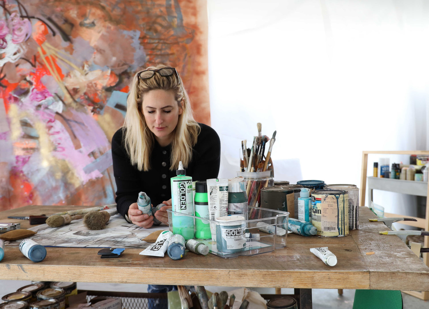 Angela Simeone Artist Nashville is an abstract painter and wallpaper designer her original art is placed by interior designers internationally and perfect for any interior design scheme from traditional, modern, contemporary to bohemian and scandinavian